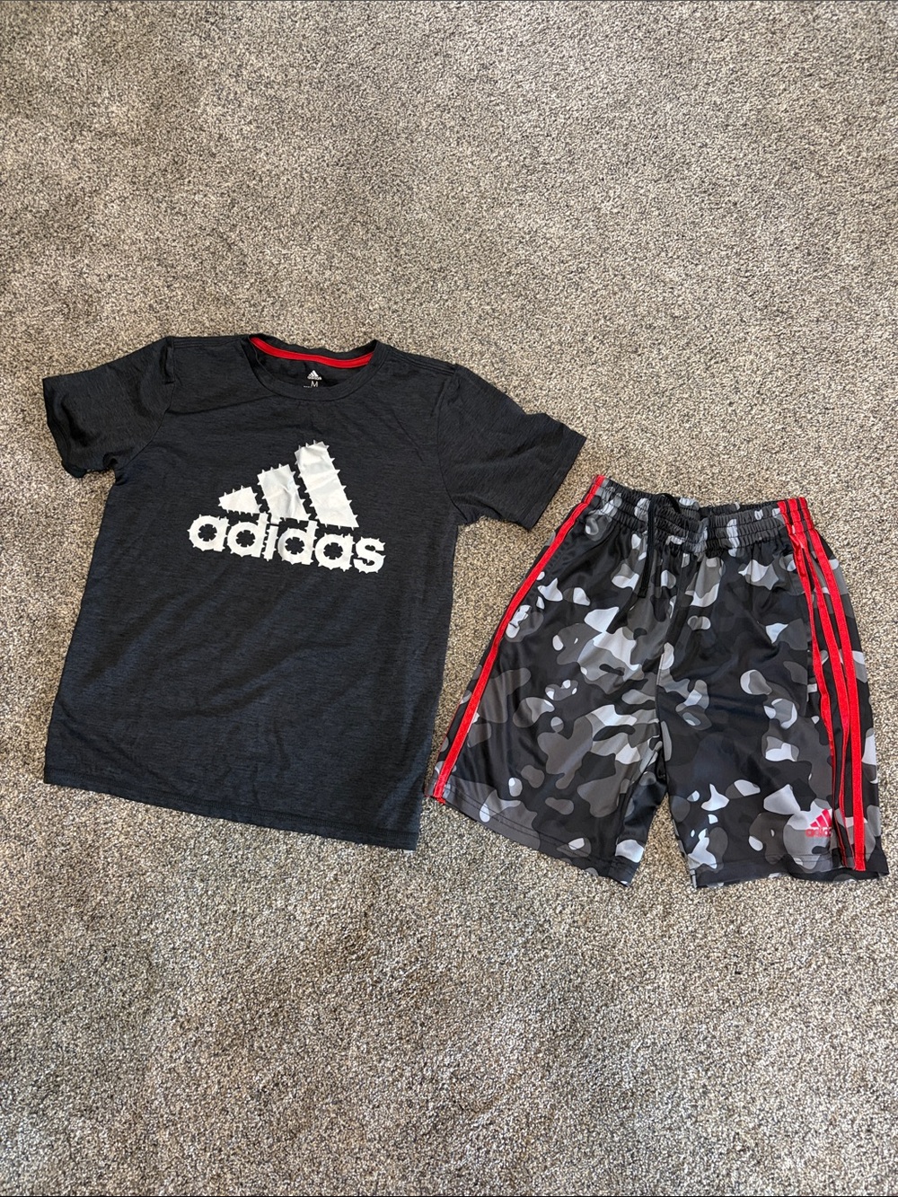 Boys adidas Black Tee w/Black & Gray Camo Shorts Red Stripes Size Medium 10/12